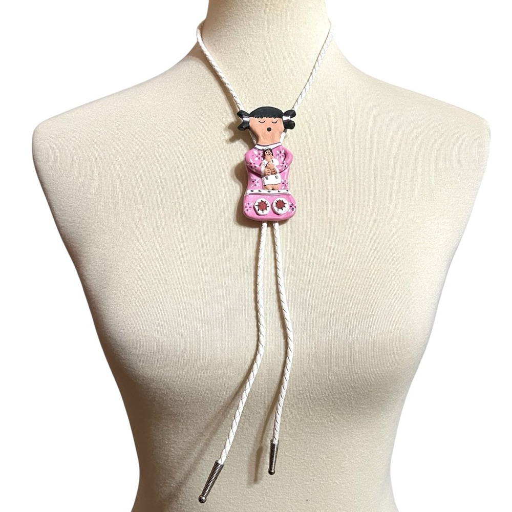 Ledezma Signed Pueblo Storyteller Vintage Clay Southwest Art Leather Bolo Tie - Picture 9 of 9